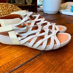 Baretraps sandles Like New